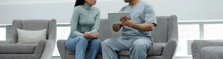 Douleur pelvienne chez la femme : comprendre les causes et savoir quand consulter